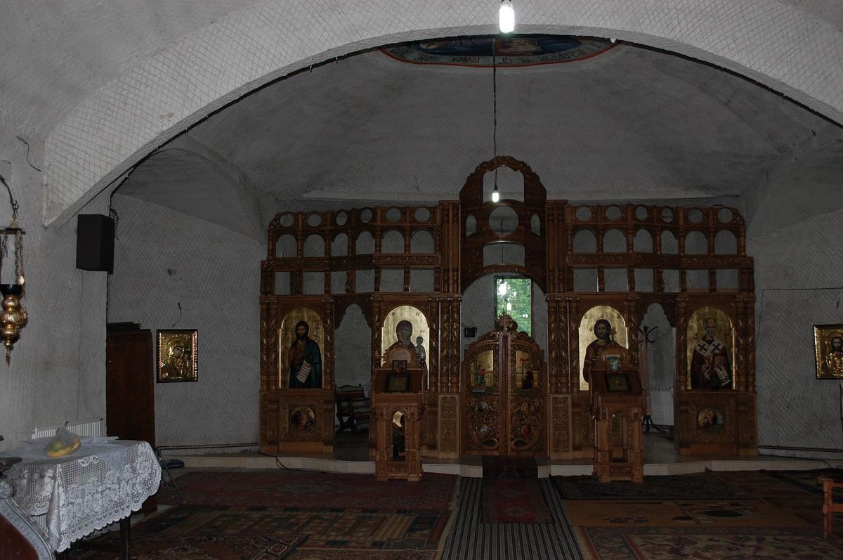 Interiorul bisericii - catapeteasma